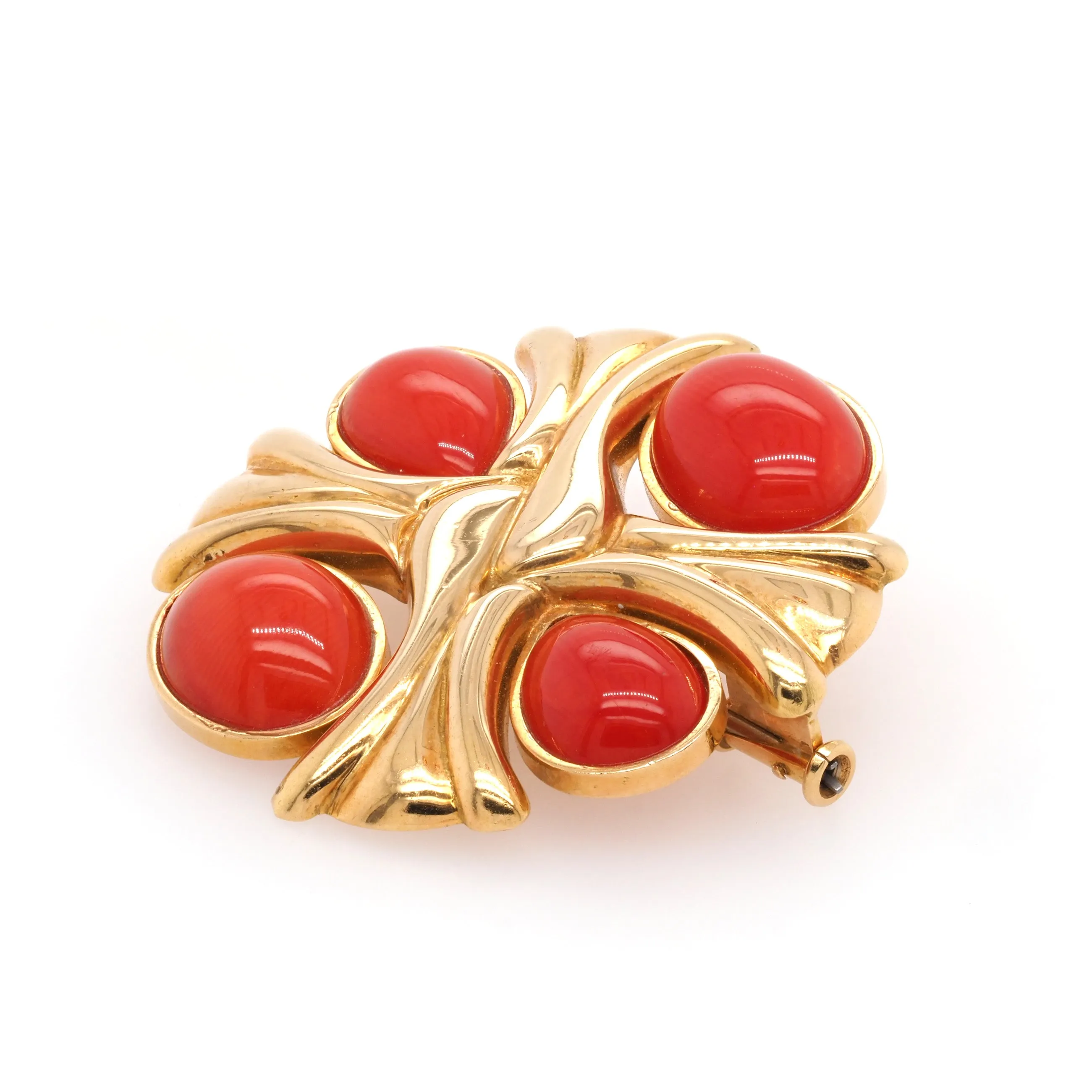 An Earring and Brooch Suite in 18ct Yellow Gold and Coral