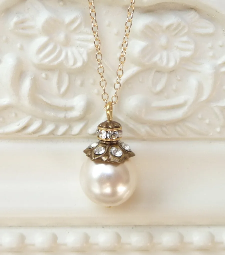Antique Style Gold Pendant Necklace
