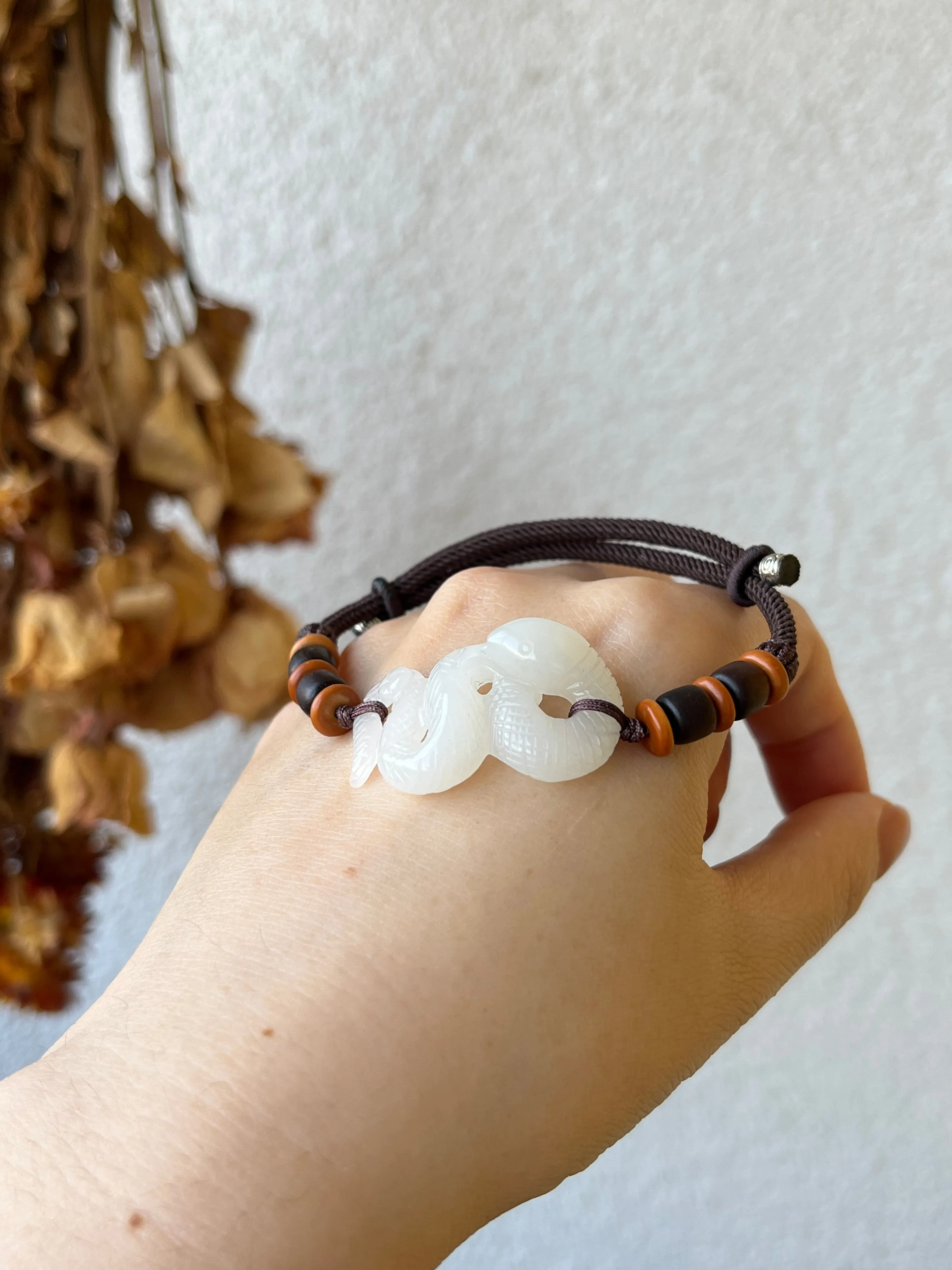 Handmade Bracelet with a Hand Carved White Jade Snake，手雕俄白小蛇手牌