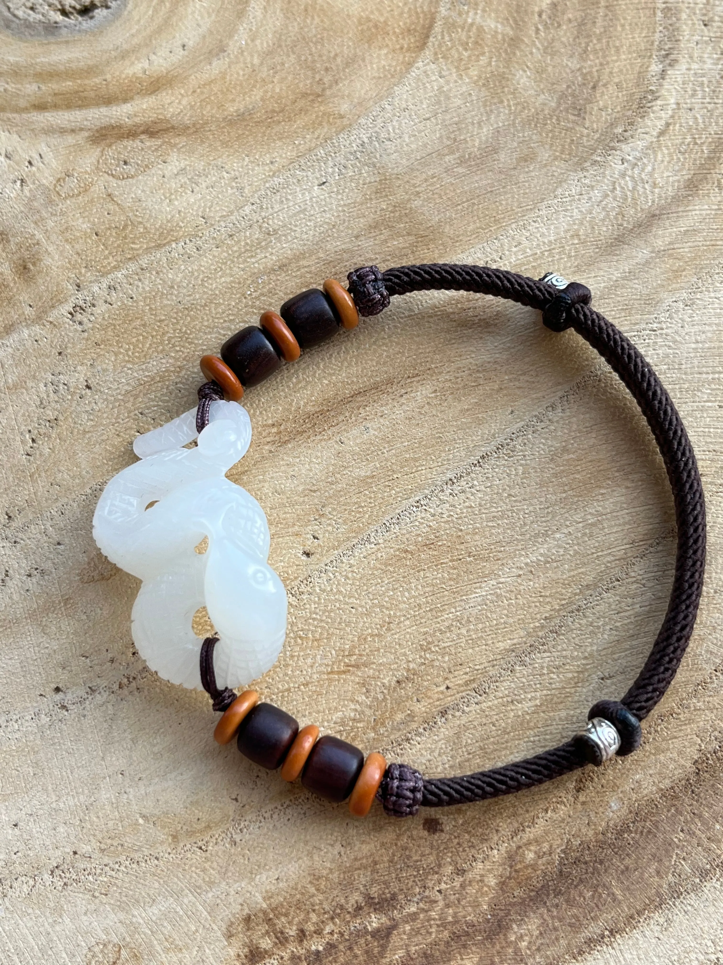 Handmade Bracelet with a Hand Carved White Jade Snake，手雕俄白小蛇手牌