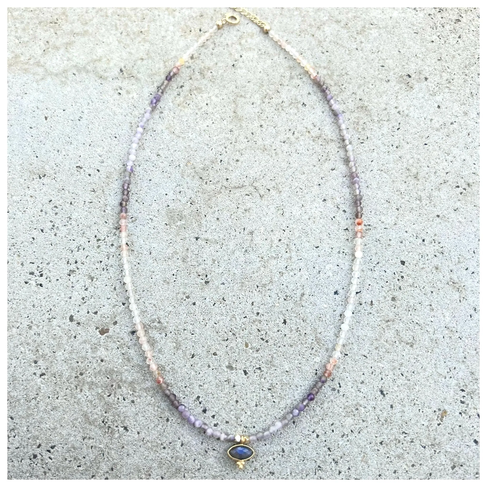 Oval Bindi Labradorite Drop Mix9 Necklace