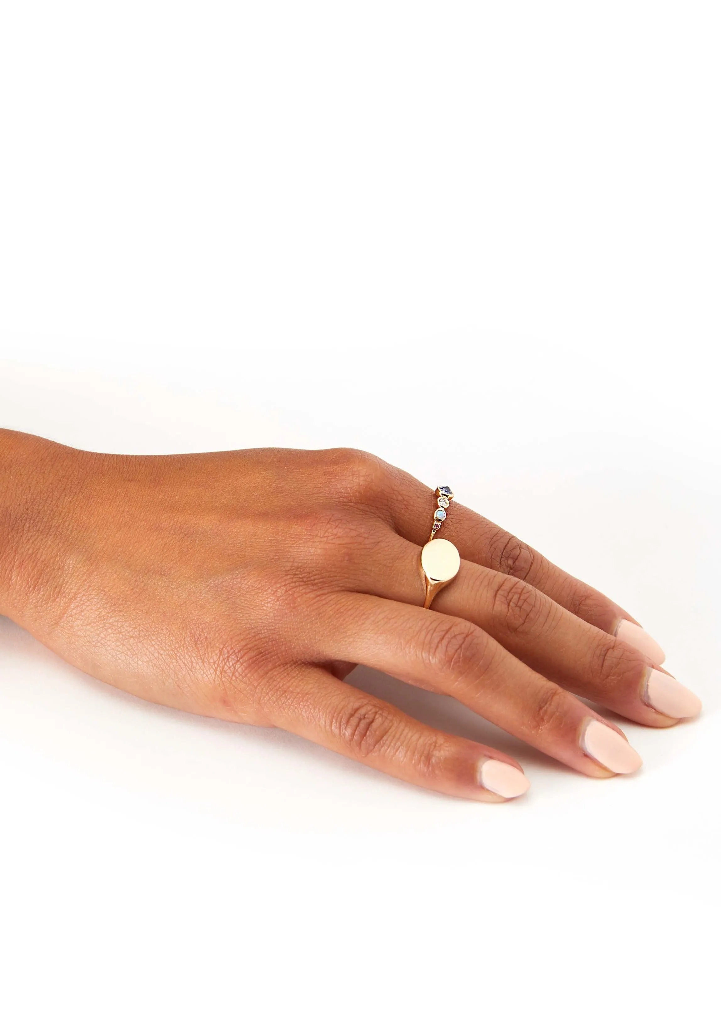 Oval Signet Ring in Gold