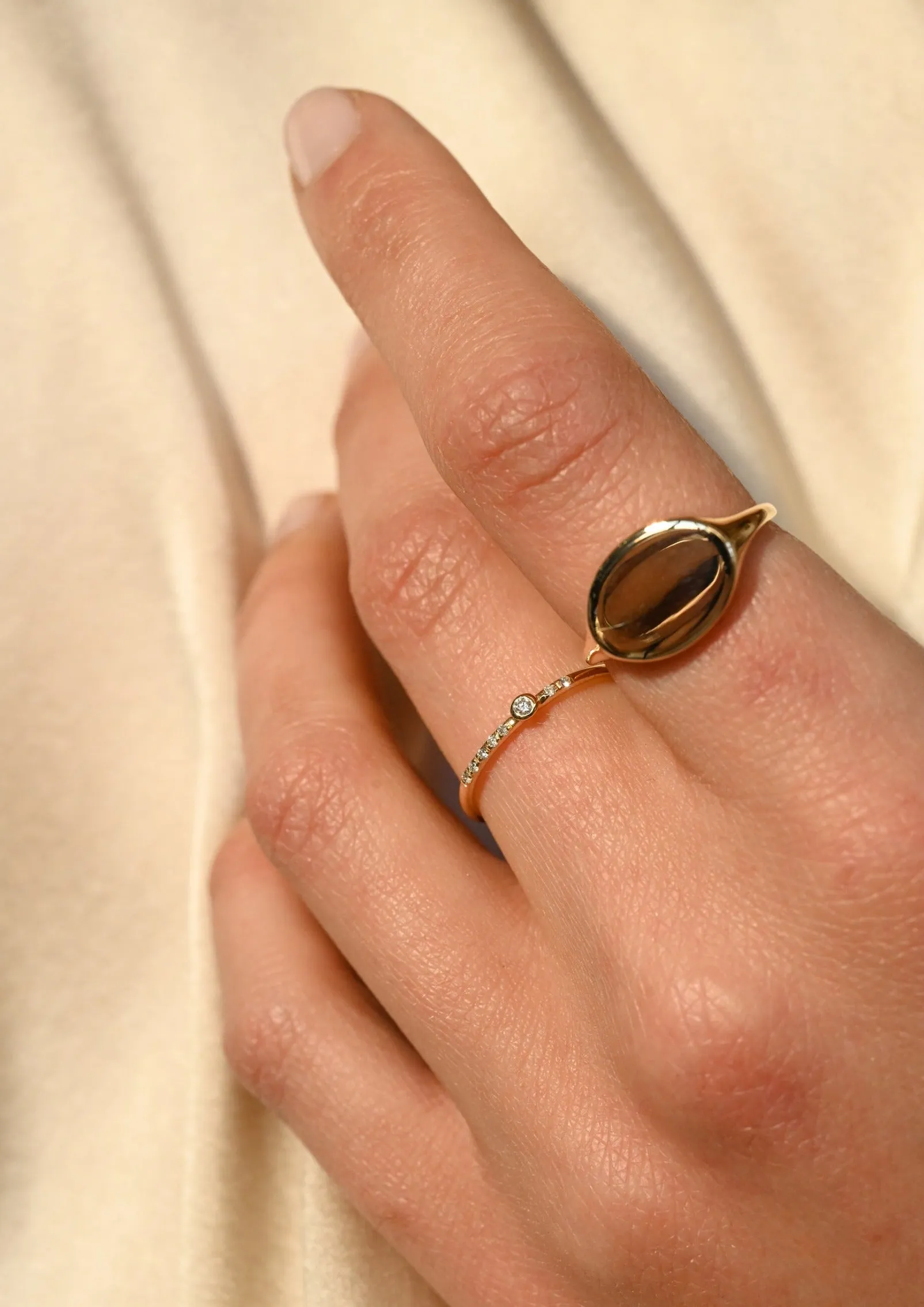 Oval Signet Ring in Gold