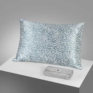 Regal Leopard: Luxurious Double-Sided Mulberry Silk Pillowcase
