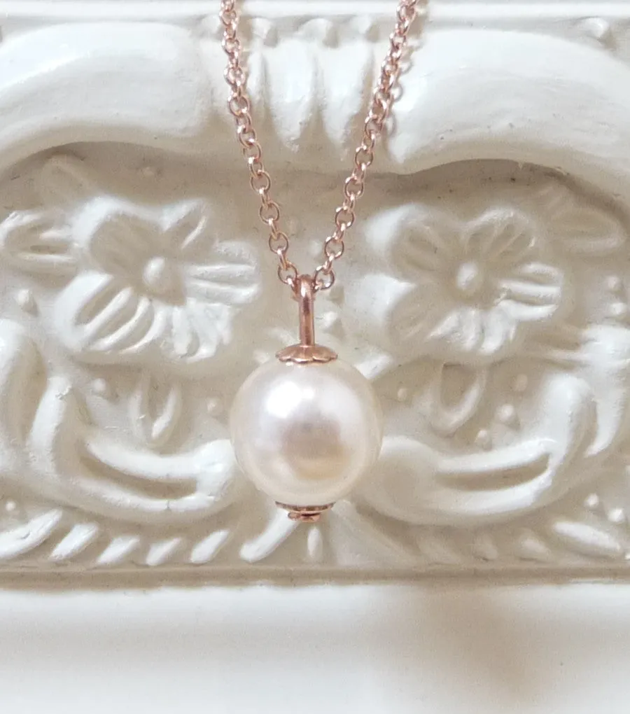Rose Gold Pearl Pendant Necklace