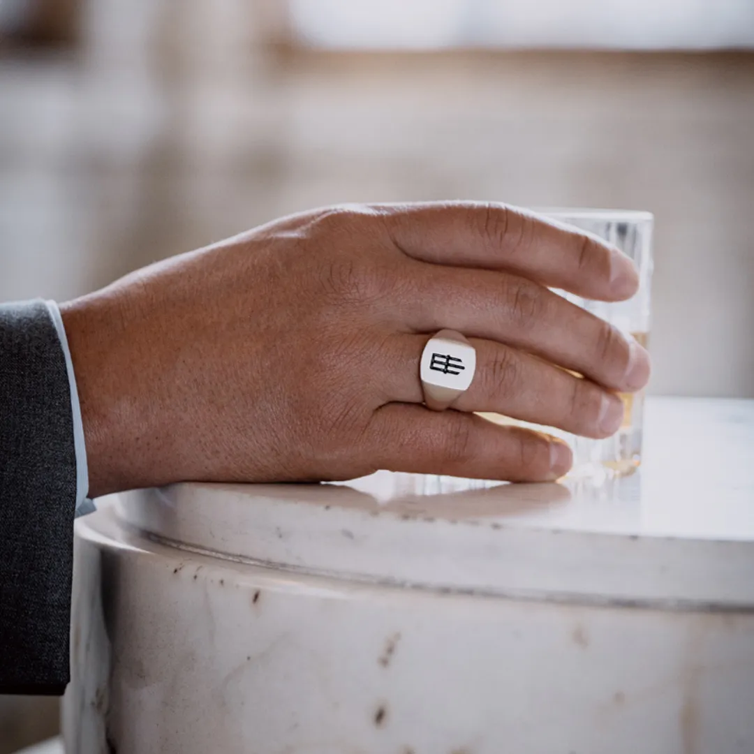 WINGTIP RECTANGLE SIGNET RING