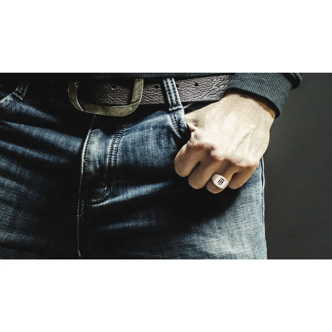 WINGTIP RECTANGLE SIGNET RING