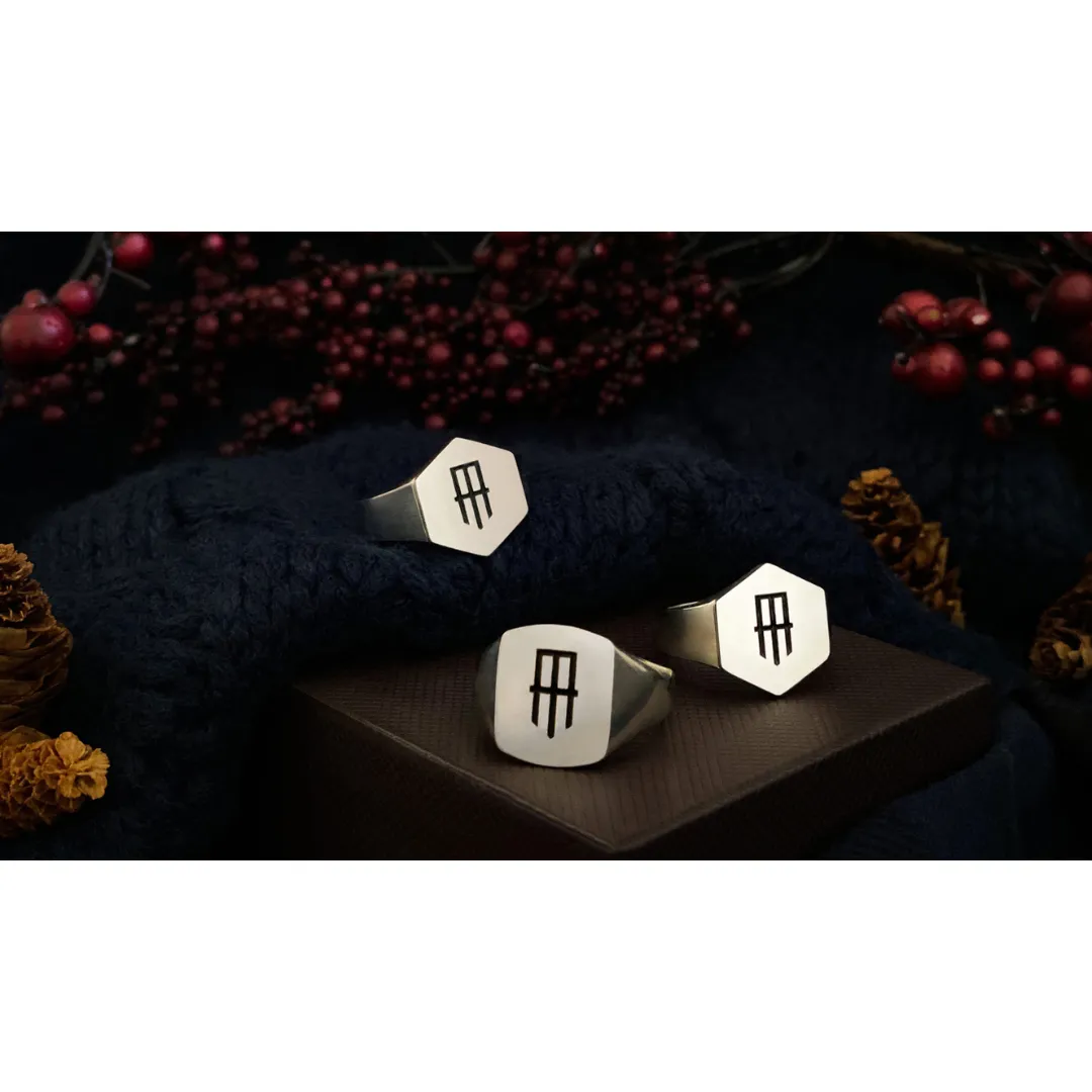 WINGTIP RECTANGLE SIGNET RING